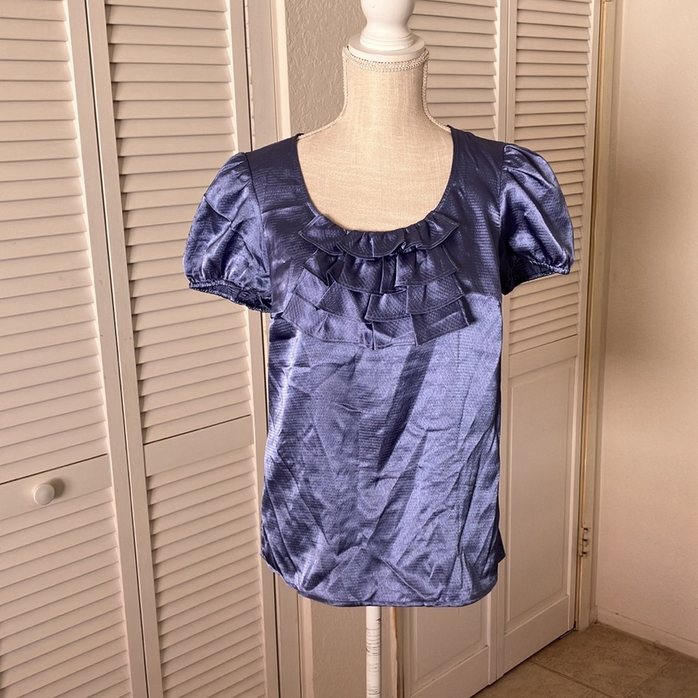 The Limited periwinkle ruffle front purple blue short sleeve top size M NEW